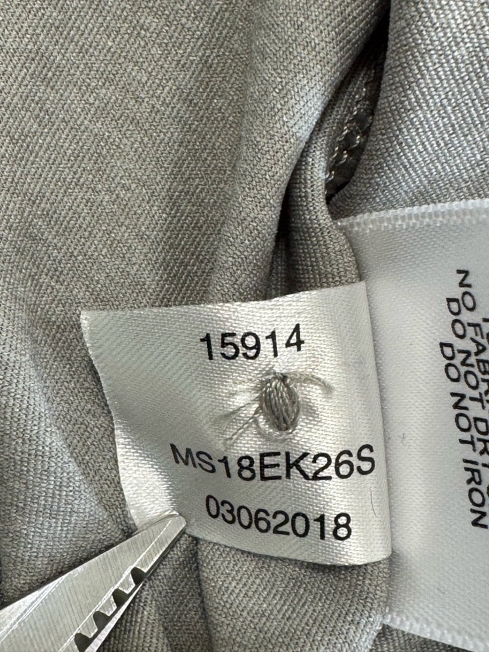 Peter Millar Summer Comfort Polo Shirt Mens Medium Gray Skull Crossbones Graphic - Picture 6 of 8